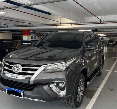 TOYOTA HILUX SW4 2.8 SRX 4X4 7 LUGARES 16V TURBO INTERCOOLER DIESEL 4P AUTOMÁTICO